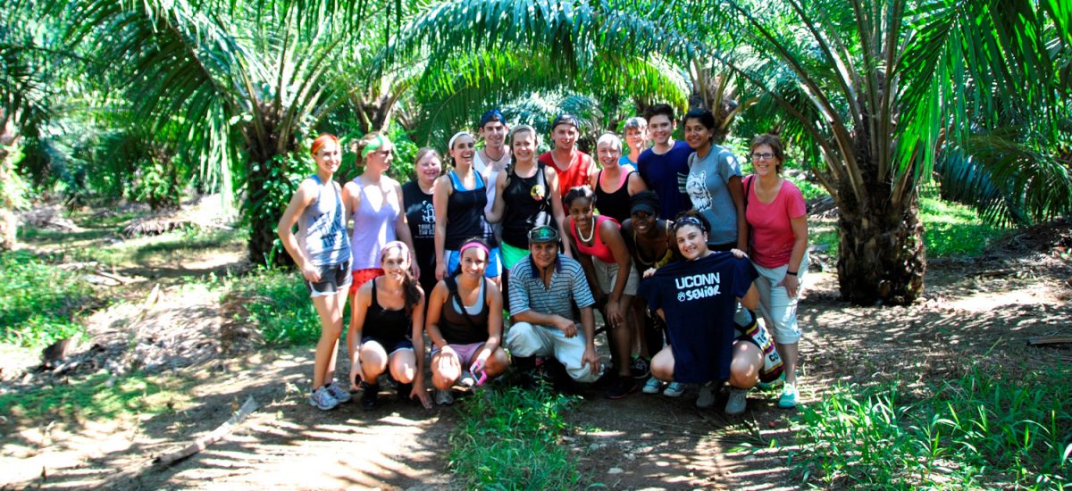 A group of students in Costa Rico